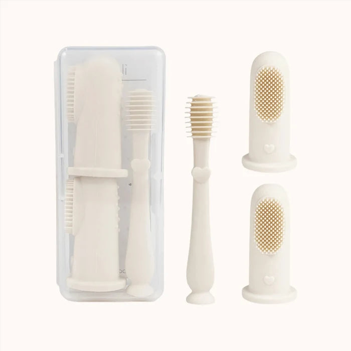Ali+Oli Baby Finger Toothbrushes packaged neatly in a casees packaged in a clear case