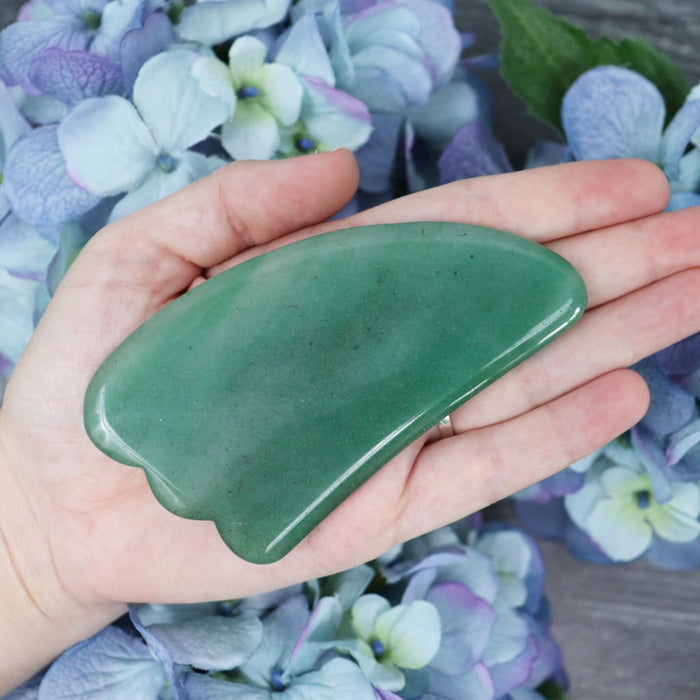 Edge profile of the Green Aventurine gua sha tool
