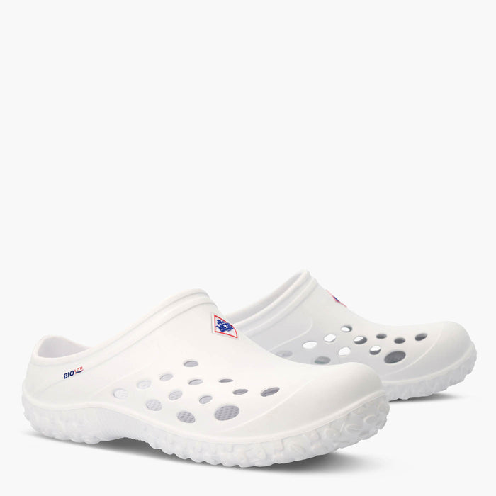 Muckster Lite Liberty Men's Clog MMLCMU01 white clog shoe on a white background